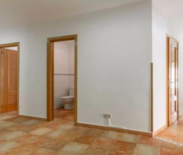 Room in a shared 9-bedroom apartment for rent in Bellas Vistas - Photo 4