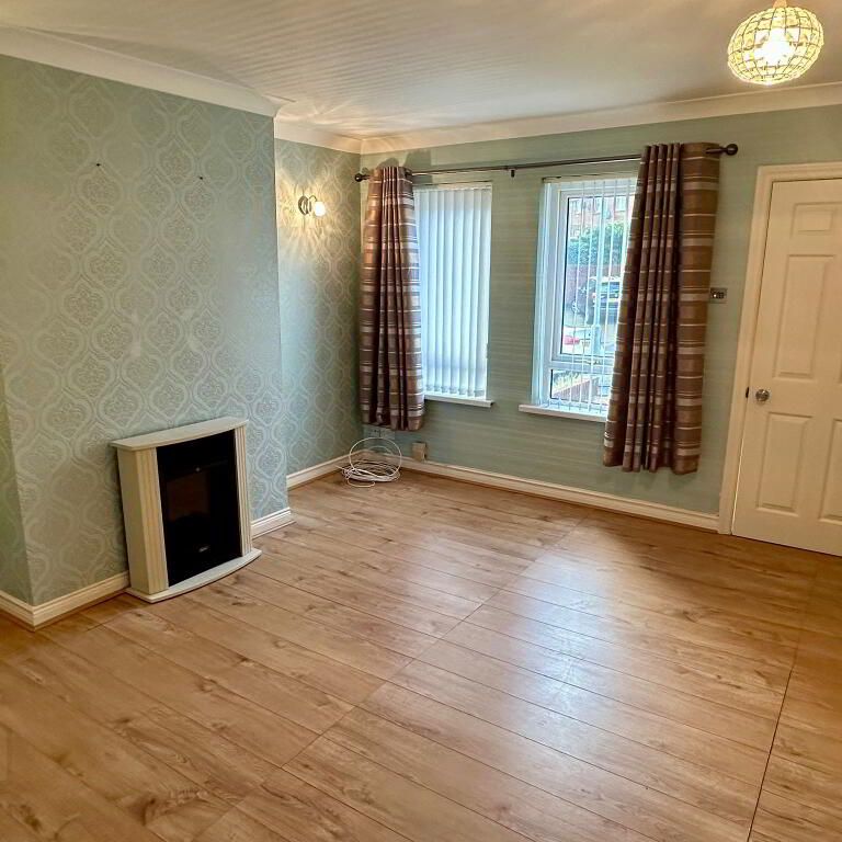 5 Hillside View, Newtownabbey, BT36 6DE - Photo 1