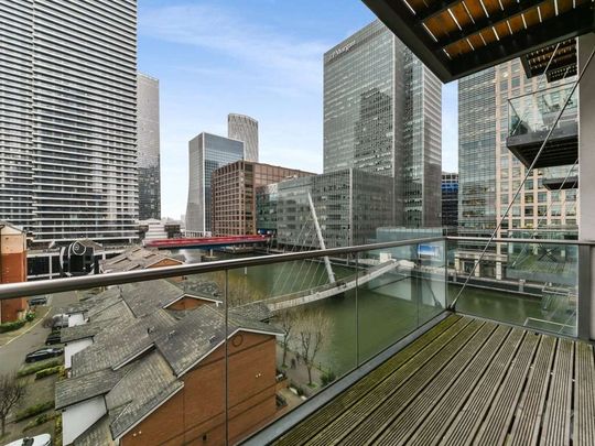 A well appointed two double bedroom apartment with views of South Dock and Canary Wharf. - Photo 1