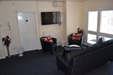 1 bedroom in a house share to rent - Photo 5