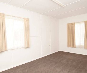 Immaculate 3 bedroom on North Hill - Photo 2