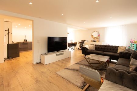 Generous 5.5-room duplex apartment in a quiet location in Gurmels - Photo 2