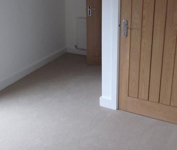 3 bedroom flat to rent - Photo 5