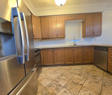 For Lease - 150 Ozner (Main & 2nd Floors) Crescent, Vaughan, Ontario - Photo 4