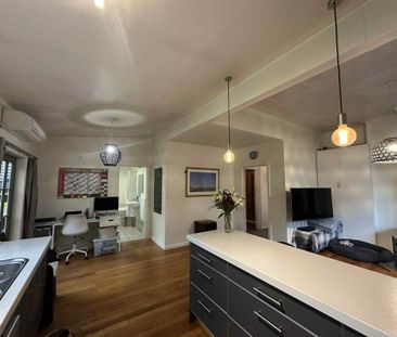 Warm and welcoming in sunny St Clair - Photo 4