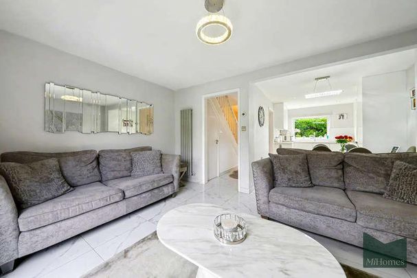 Goldrill Drive, New Southgate, N11 - Photo 1