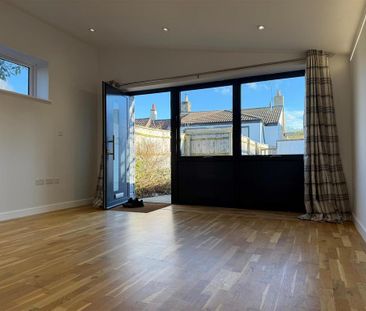 2 bedroom detached bungalow to rent - Photo 2