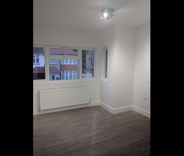 Studio Flat, Gladstone Park Gardens, NW2 - Photo 2