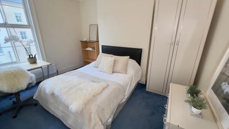 7 Bed Student Accommodation - Photo 5