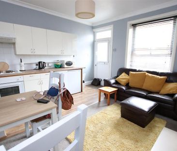 2 bedroom cottage to rent - Photo 2