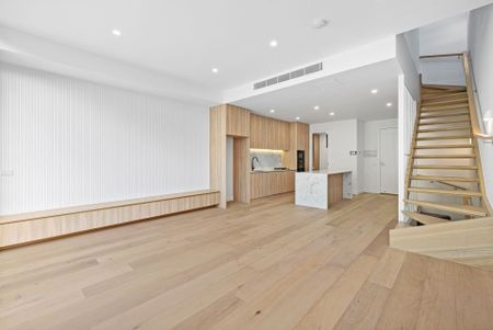 Luxury Three-Storey Townhouse in the Heart of McKinnon Secondary College Zone - Photo 5