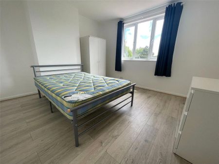 9 bedroom semi-detached house to rent - Photo 3