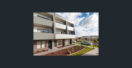 Stylish Townhouse in A1 Location ! - Photo 2