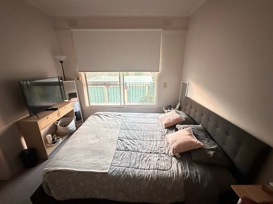 Elsternwick - Photo 1