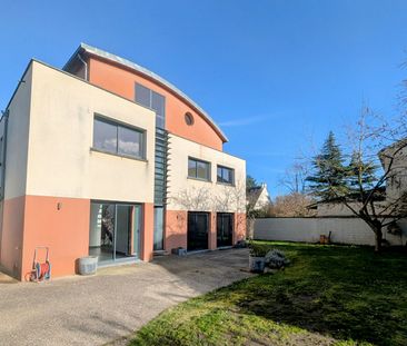 Location Maison 7 pièces 200m² - Photo 4