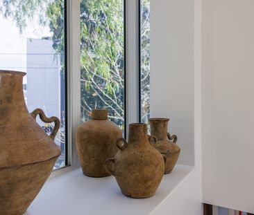 One-of-a-kind renovated home / flexible 3-level layout - Photo 2