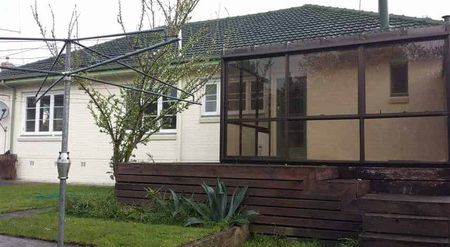 Easy walk to the CBD - Photo 4