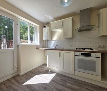3 bedroom semi-detached house to rent - Photo 6