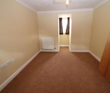4 bedroom semi-detached house to rent - Photo 3