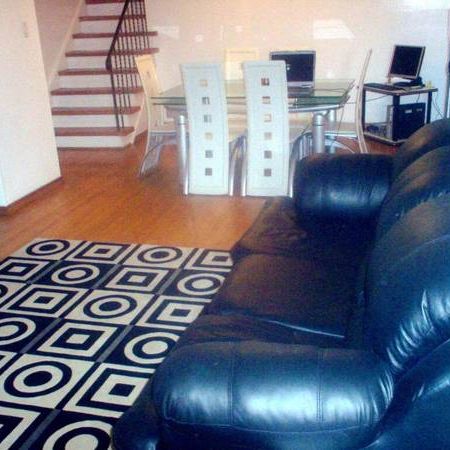 Beautiful bright huge 3 bdrm main floor of house - Photo 1