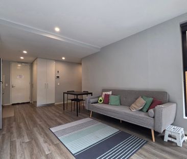 Stylish and convenient living in the heart of Coburg - Photo 2