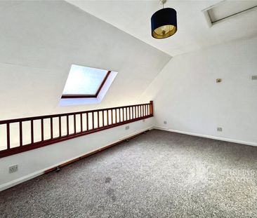 Colburn Crescent, Guildford, Surrey, GU4 7YZ - Photo 6