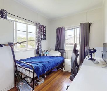 Charming Three Bedroom Home with Modern Amenities - Photo 5