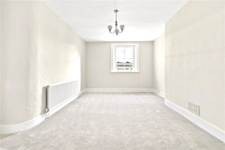 A newly redecorated and recarpeted two bedroom flat situated on the third anf fourth floors (no lift in building) of this stucco-fronted period building conveniently position opposite South Kensington underground station. EPC rating: D - Photo 4