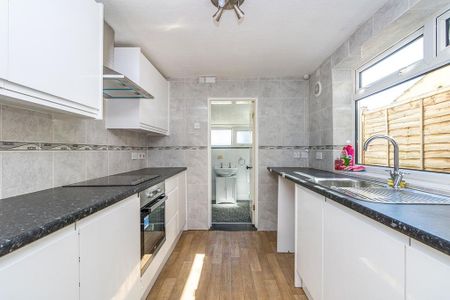 3 bedroom terraced house to rent - Photo 4