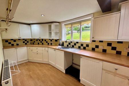 Winsford, Darnhall - Photo 4