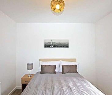 Queensbury Bedrooms Flat, HA8 - Photo 5
