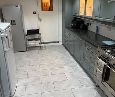 Room in a Shared House, Ellison Road, SW16 - Photo 3