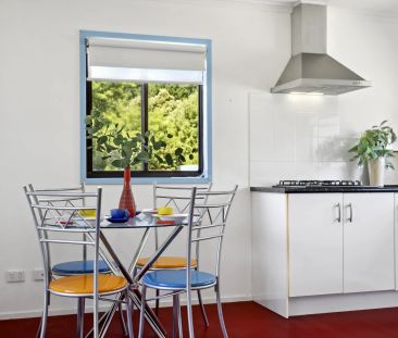 Charming Cottage in the heart of Trentham - Photo 1