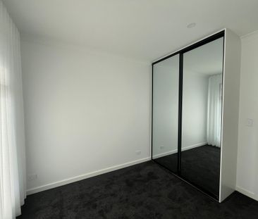 Luxurious Living at Its Finest - Photo 2