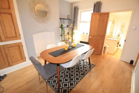 3 bedroom flat to rent - Photo 4