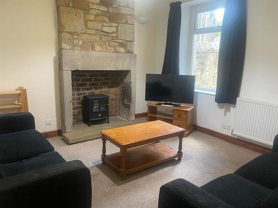 6 bedroom private hall to rent - Photo 1
