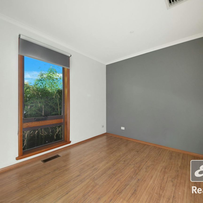 Great Family home in a Great location! - Photo 1