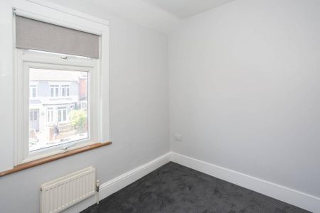 4 bedroom terraced house to rent - Photo 2