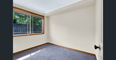 Charming Two-Bedroom Unit in Prime Surrey Hills - Photo 3