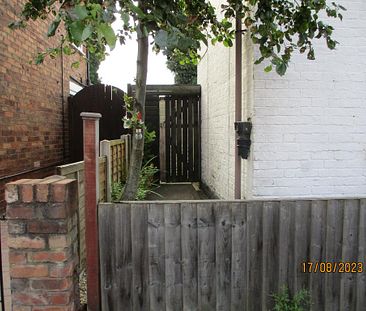 2 bedroom cottage to rent - Photo 2