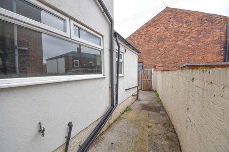 Woodhouse Lane, Springfield, Wigan, WN6 - Photo 4