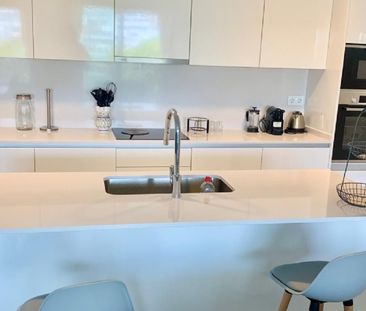 3 Bedroom Apartment For Rent in Estepona, Málaga - Photo 1