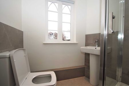 1 bed First Floor Flat for rent - Photo 2