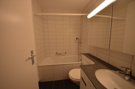 Schöne 2.5-Zimmerwohnung im 2. Obergeschoss - Photo 3