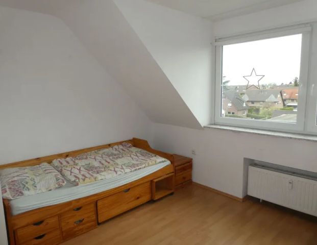 Hübsche 2-Zimmer-Dachgeschoss-Wohnung im Herzen von Asberg - Photo 1