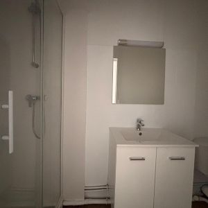 Location Appartement 1 pièce 26m² BORDEAUX 33000 - Photo 2