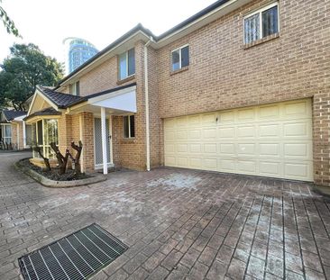 Newly Renovated Townhouse in Sought After Location!! - Photo 4