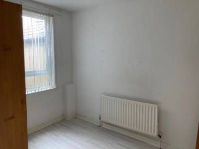 Partly Furnished 3 Bedroom Terrace - Photo 3