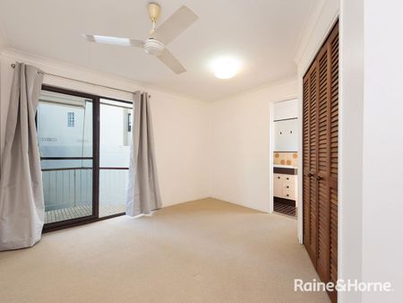 Low Maintenance Two-Bedroom Unit in Prime Indooroopilly Location - Photo 2