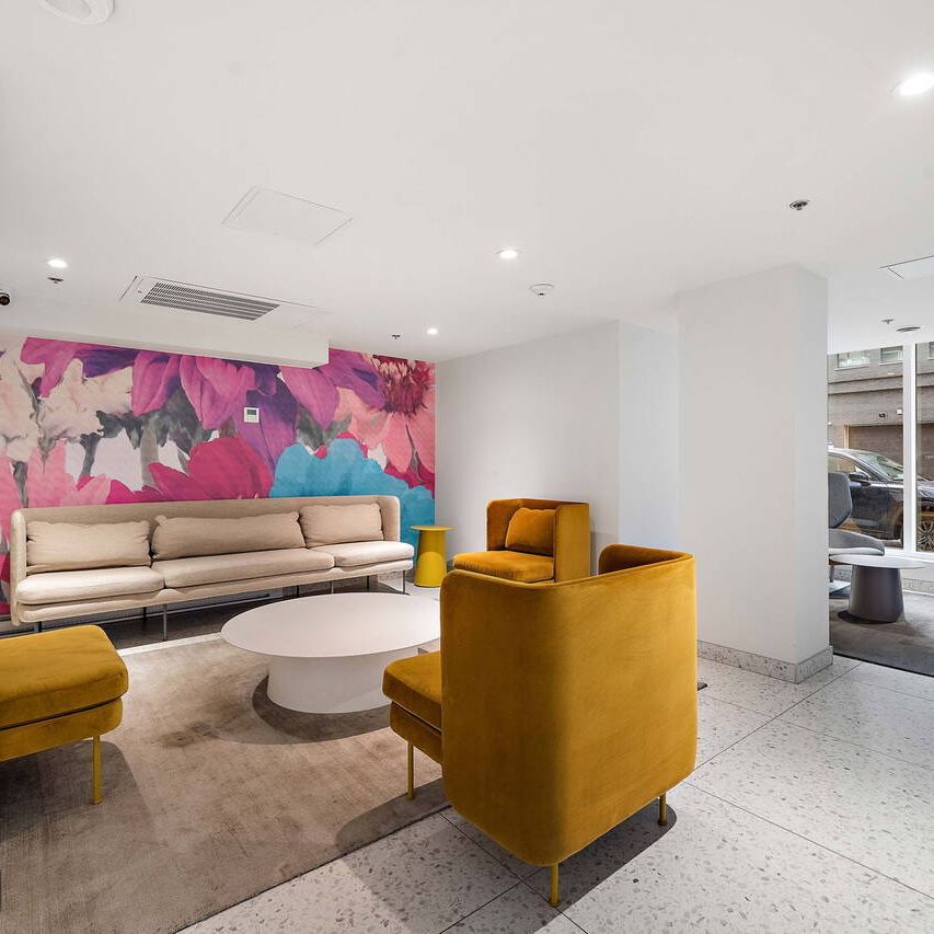 Furnished appartment for rent in the heart of Downtown Montreal - Photo 1